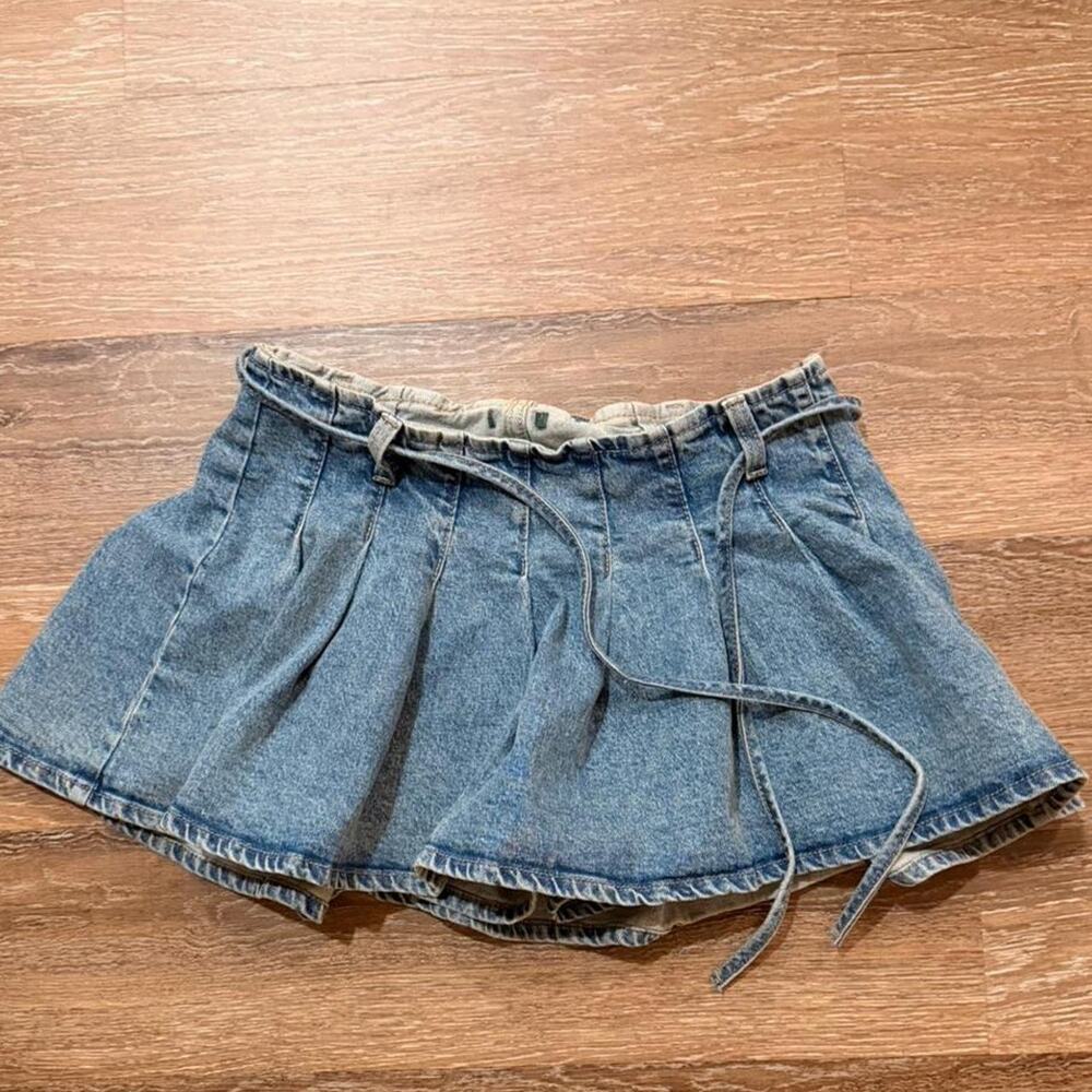 Denim mini skirt with tie and zipper